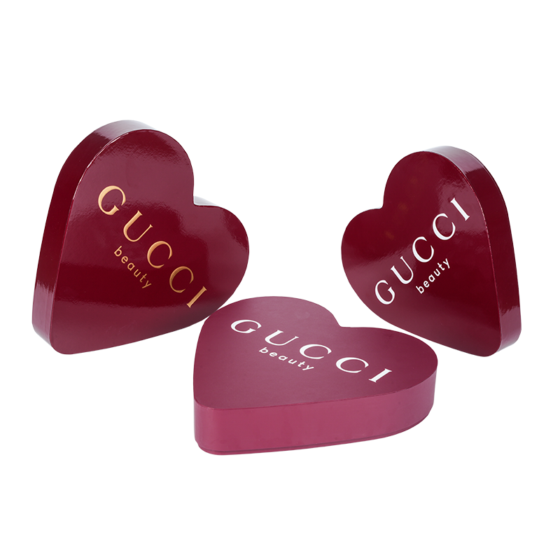 Kozmetická baliaca škatuľka s horným a spodným vekom v tvare srdca