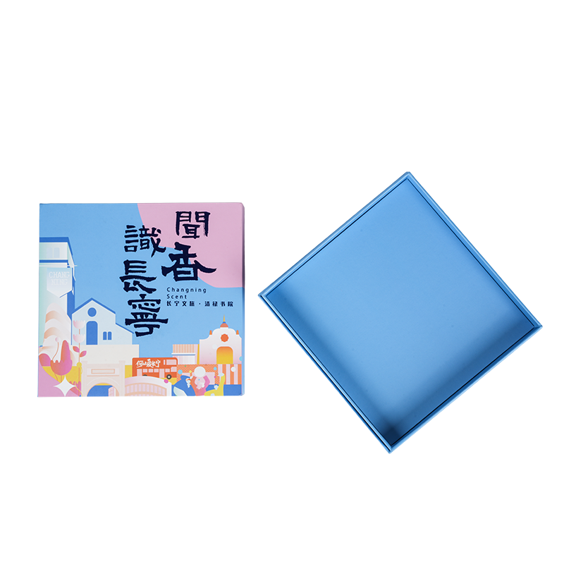 Pevná otočná hracia skrinka v tvare knihy s prázdninovou tematikou