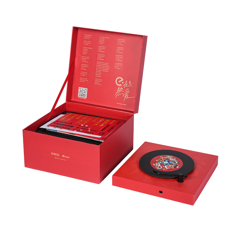 Pevná otočná hracia skrinka v tvare knihy s prázdninovou tematikou