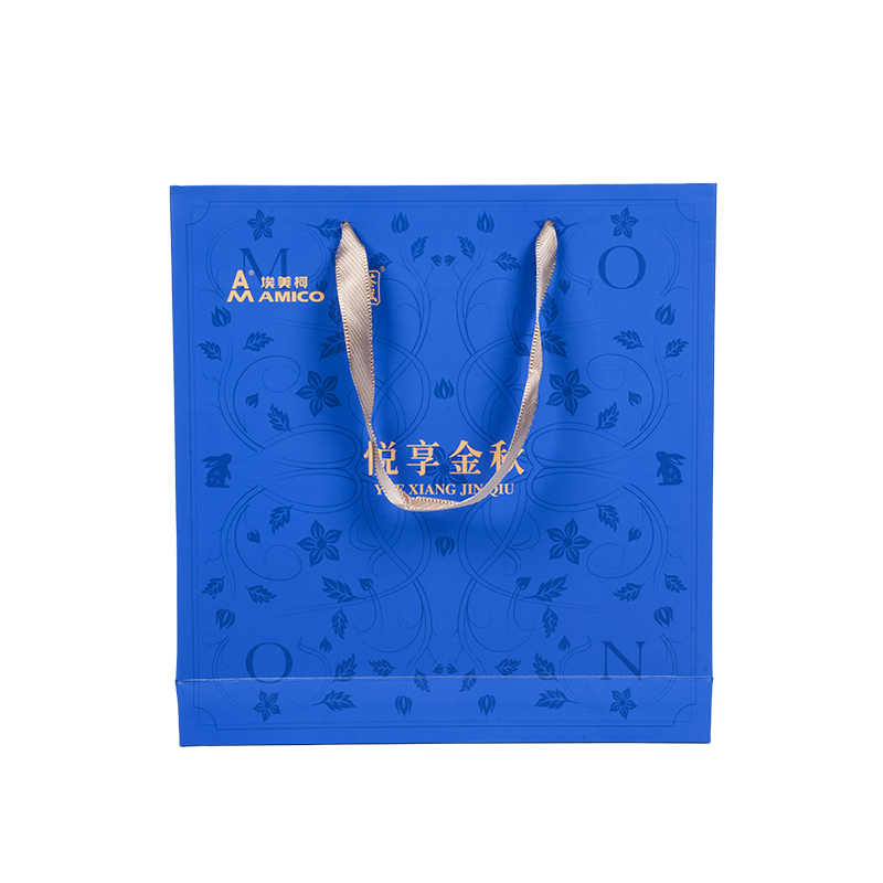 Vertikálne kraftové papierové tašky s prázdninovou tematikou