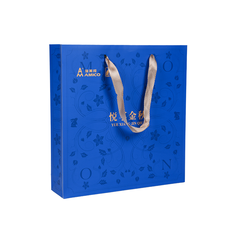 Vertikálne kraftové papierové tašky s prázdninovou tematikou