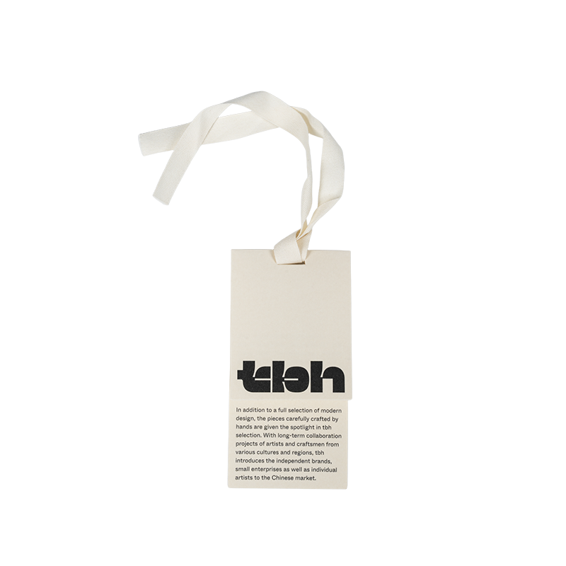 Dvojvrstvové biele kartónové visačky na balenie odevov