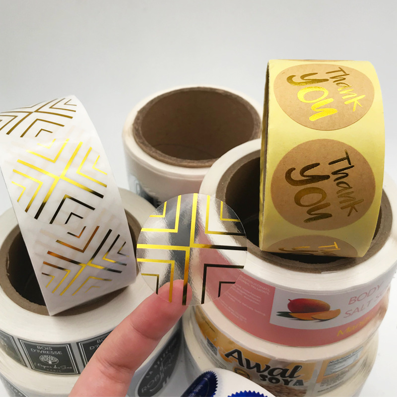 Lepiaca etiketa z natieraného papiera